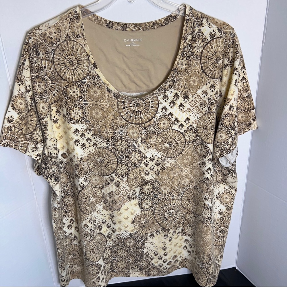 Catherine’s top. Cream and taupe. Size 2X like new condition.